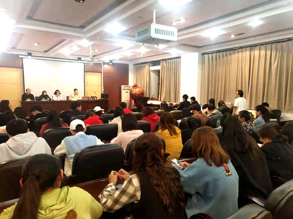 太阳成集团tyc138教学座谈会1_副本.jpg