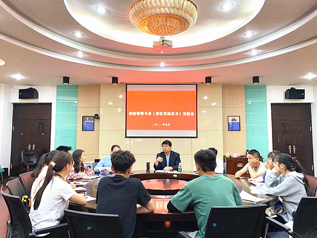 座谈会照片_副本.jpg