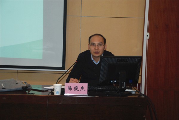 研究生院副院长陈俊杰作报告_副本.jpg